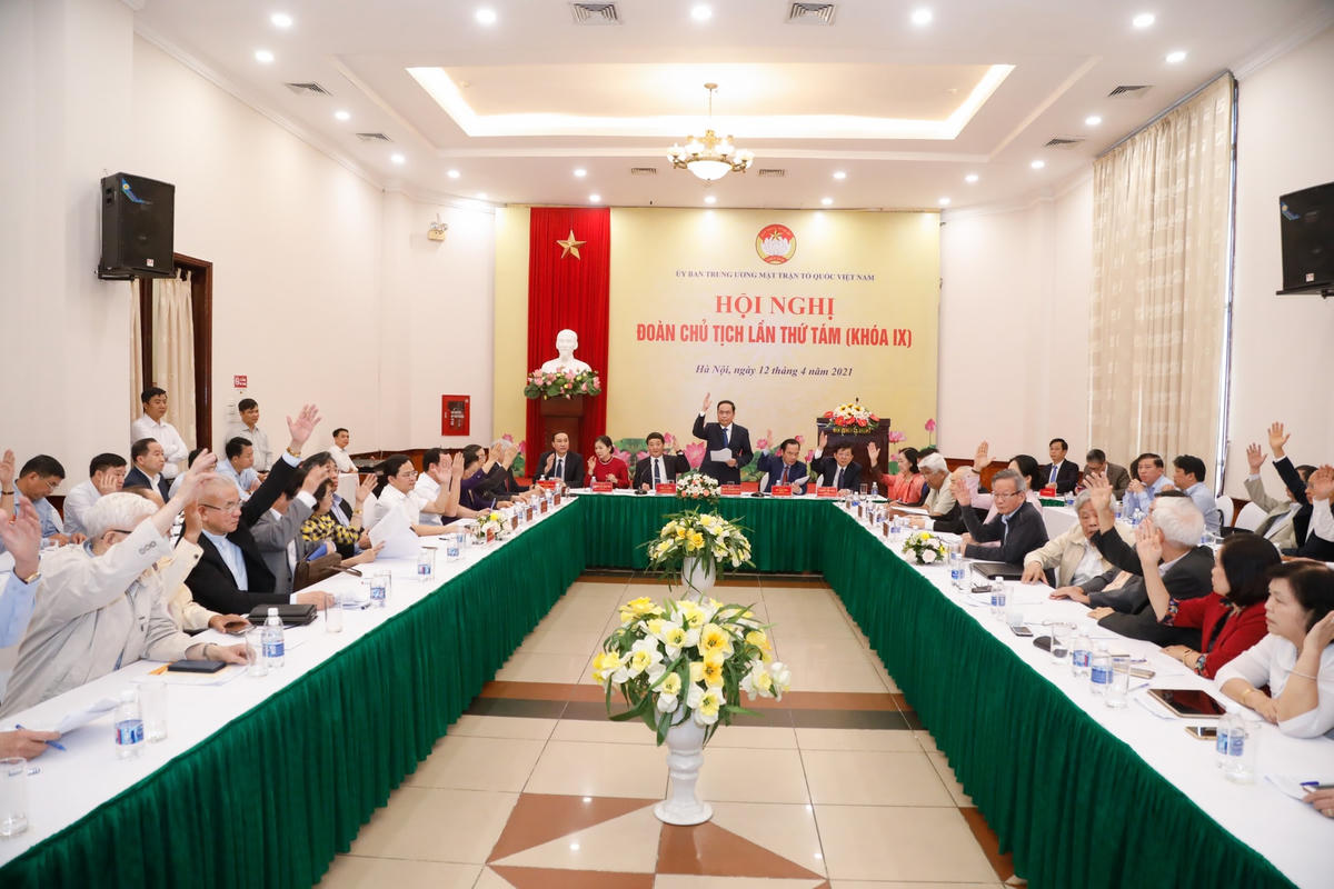 Đoàn Chủ tịch UBTƯ MTTQ Việt Nam biểu quyết.