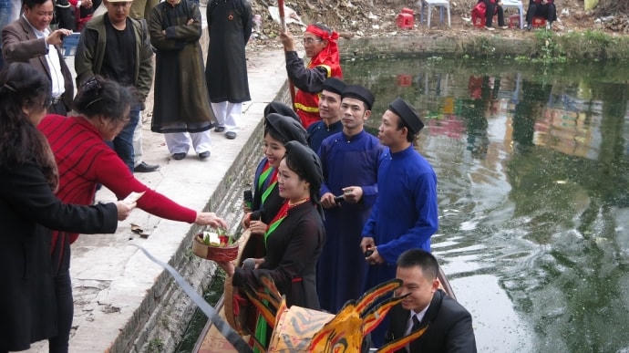Từng có hát quan họ “xin tiền”.