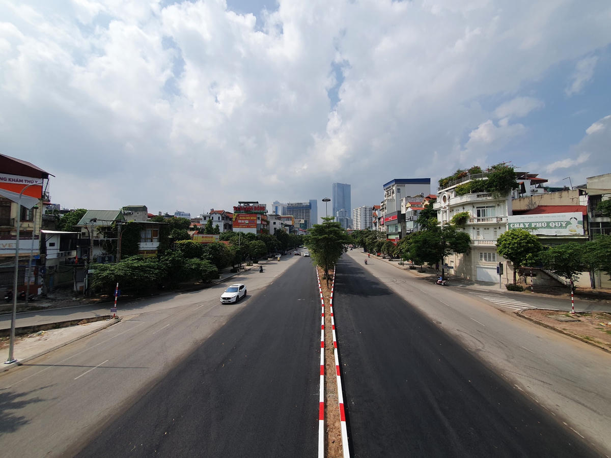 Trước đó, Sở Giao thông vận tải Hà Nội đã chia thành hai dự án gồm: Dự án Điều chỉnh kích thước dải phân cách mở rộng mặt đường Liễu Giai và dự án điều chỉnh kích thước dải phân cách mở rộng mặt đường Văn Cao.