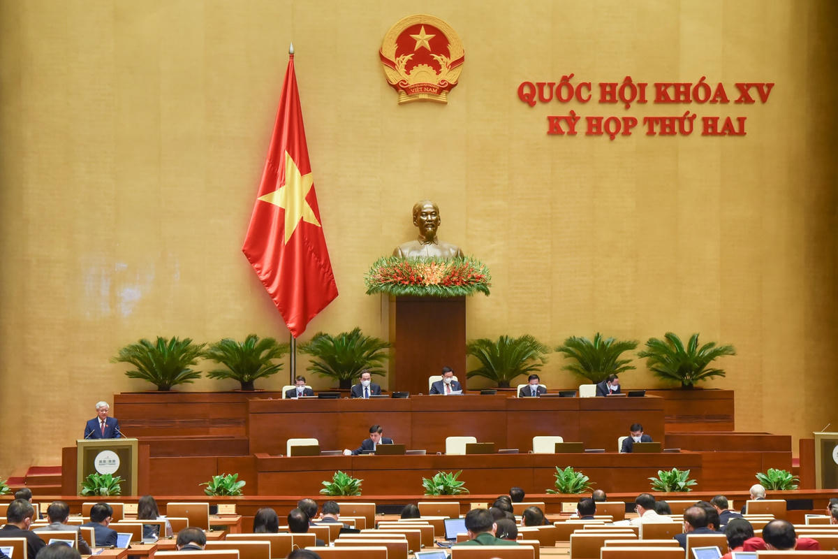 Bí thư Trung ương Đảng, Chủ tịch UBTƯ MTTQ Việt Nam Đỗ Văn Chiến báo cáo tổng hợp ý kiến, kiến nghị của cử tri và Nhân dân. Ảnh: Quang Vinh.