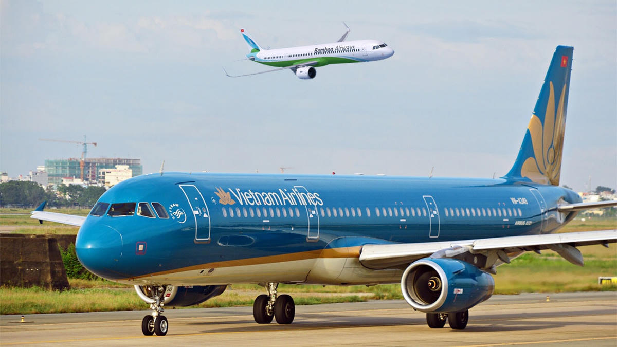 Hai hãng hàng không Việt Nam được sân bay Mỹ cấp slot (lượt cất, hạ cánh theo giờ) là Vietnam Airlines và Bamboo Airways.