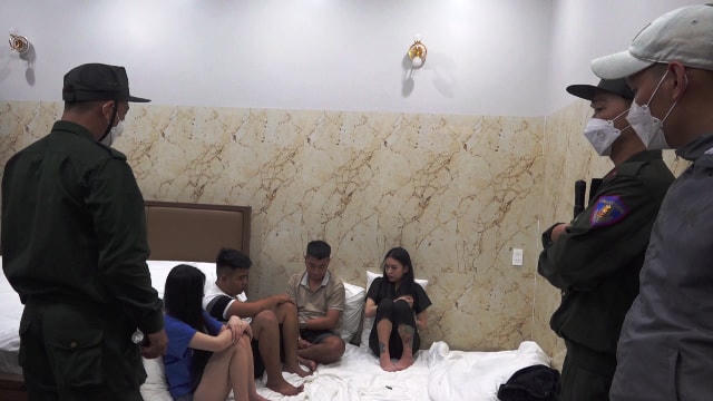 Nhiều đối tượng sử dụng ma túy tại quán Karaoke & Hotel King bị tạm giữ.
