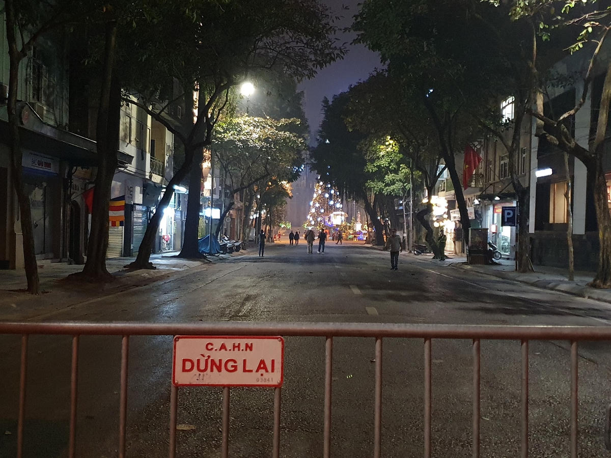 Theo đó, các giáo dân đi dự thánh lễ Giáng sinh sẽ được các cơ sở tôn giáo gửi giấy mời để phối hợp cùng lực lượng chức năng kiểm soát lượng người nhằm phòng, chống dịch bệnh.