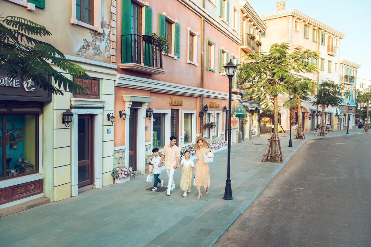 Những con phố mua sắm tại thị trấn Địa Trung Hải Sun Premier Village Primavera
