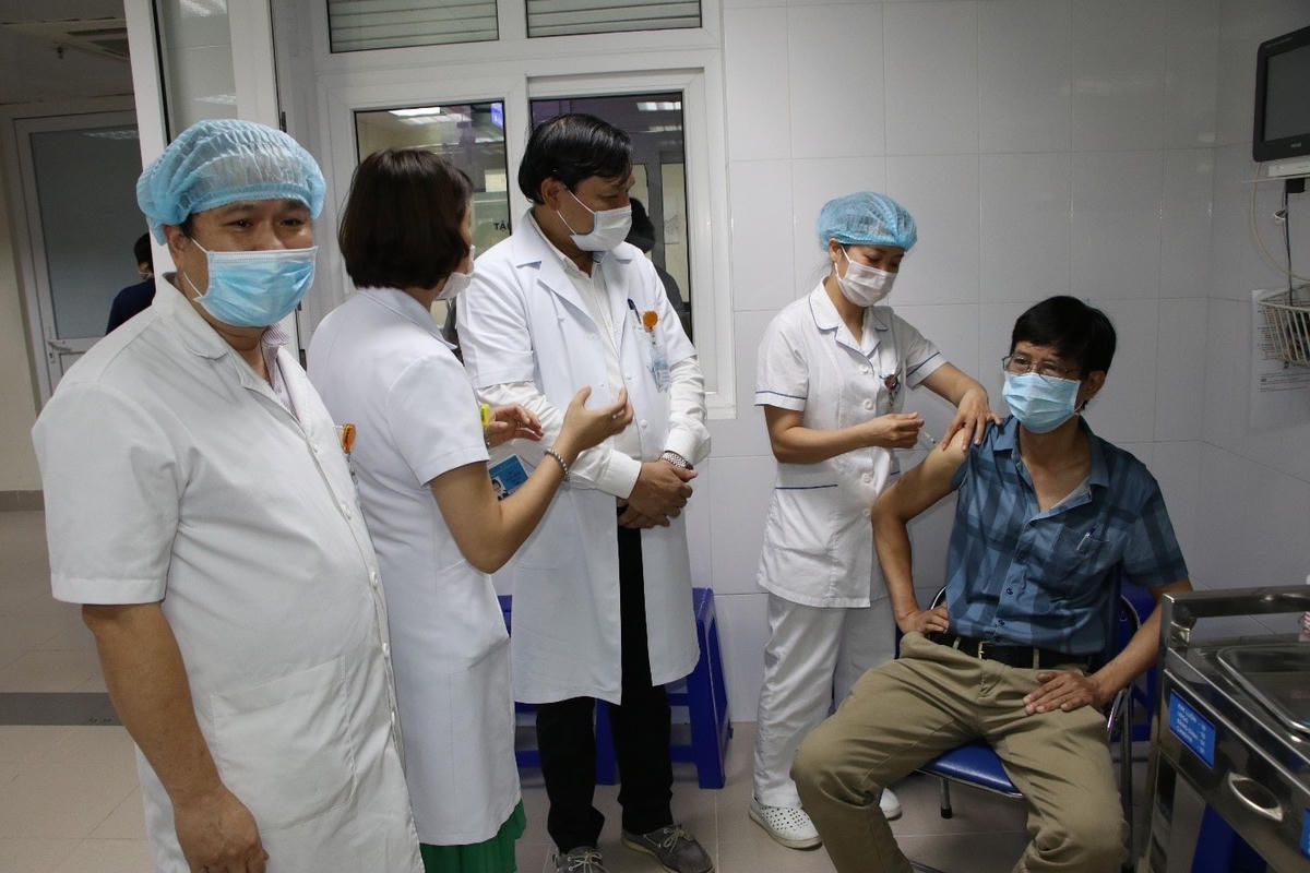 PGS.TS Trần Danh Cường, Giám đốc Bệnh viện giám sát quá trình tiêm vaccine Covid -19.