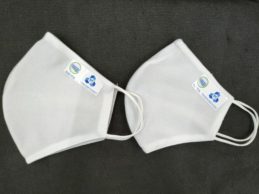 Sản phẩm khẩu trang vải có chứa graphene và nano bạc do các nhà khoa học Đại học Bách khoa TP HCM nghiên cứu. Ảnh: NVCC.  