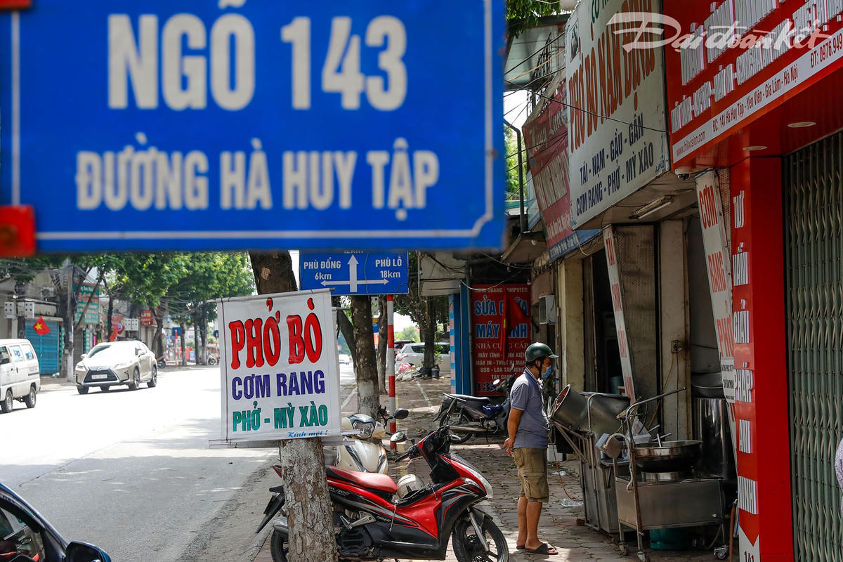 Không có quá nhiều các cửa hàng ăn uống mở cửa như những ngày dịch chưa bùng phát trở lại.