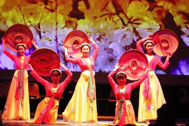 Quảng bá văn hóa Việt trên đất Pháp.