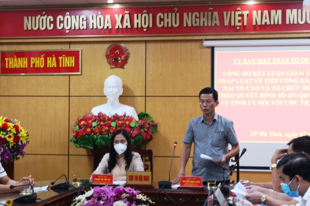 Chủ tịch UBND TP Hà Tĩnh Nguyễn Trọng Hiếu tiếp thu, giải trình với đoàn giám sát.