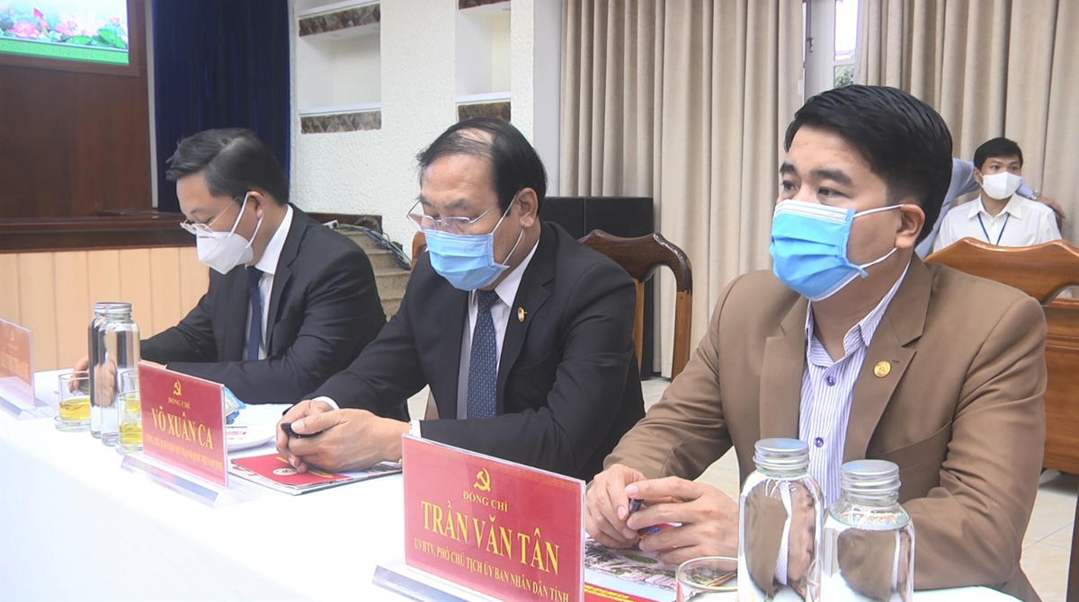 Lãnh đạo tỉnh tại buổi gặp mặt.