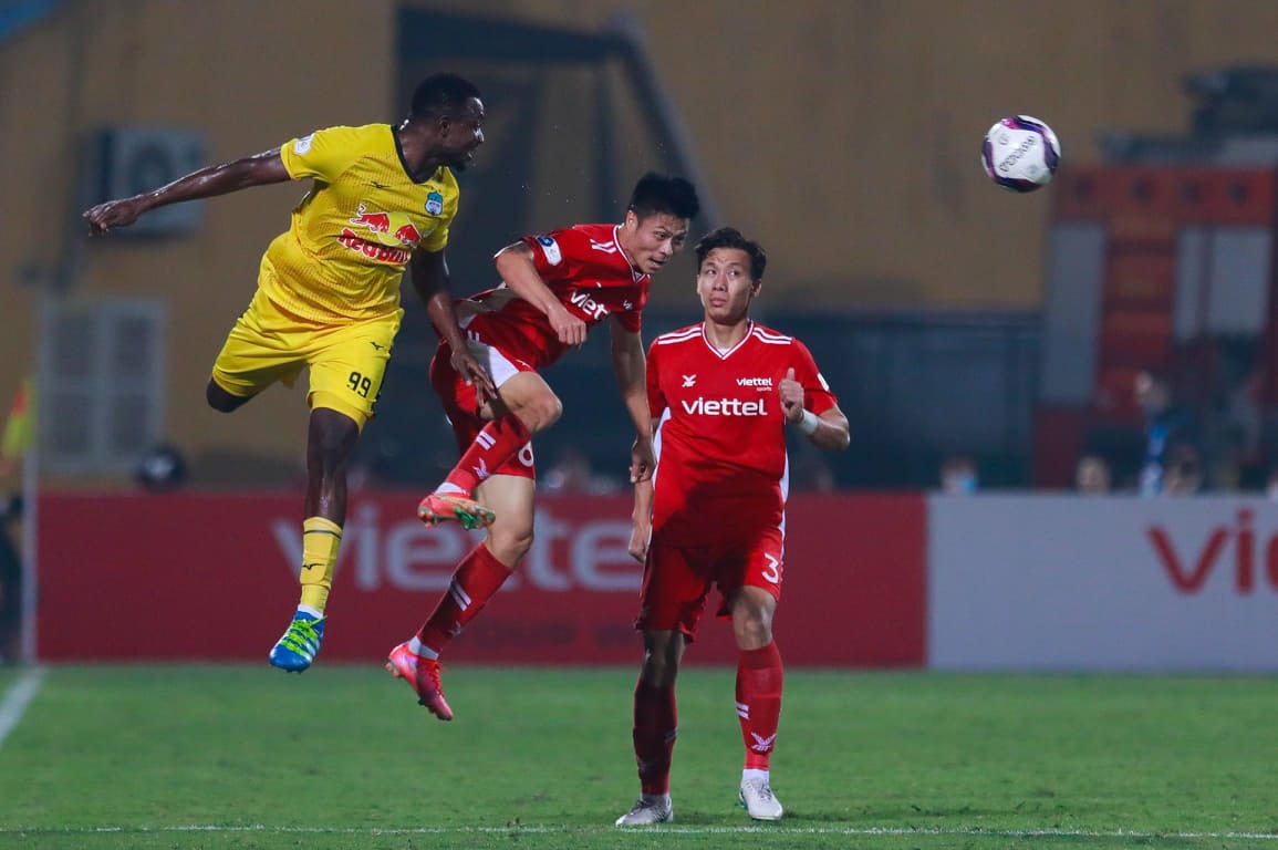 Viettel 0-3 Hoàng Anh Gia Lai: Công Phượng lập siêu phẩm