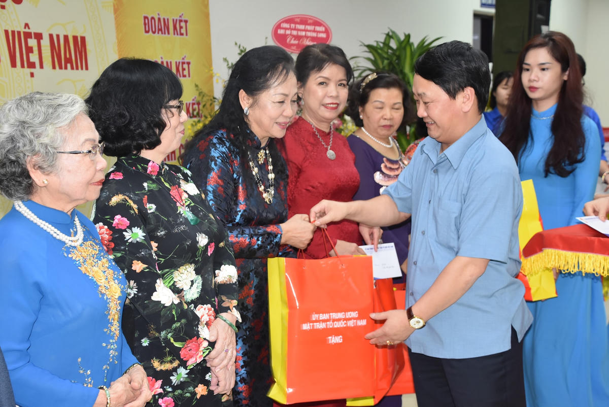 Tiếp nối truyền thống đoàn kết hào hùng của dân tộc 