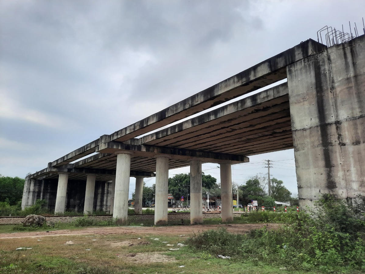 Dự án có chiều dài hơn 16,5km, điểm đầu giao với quốc lộ 1 đoạn qua thị trấn Phong Điền, điểm cuối đến biển Điền Lộc (huyện Phong Điền), nhằm thực hiện chức năng giao thông cứu hộ cứu nạn, phát triển hạ tầng giao thông làm tiền đề xây dựng và phát triển kinh tế - xã hội, đảm bảo quốc phòng an ninh cho nhân dân khu vực đầm phá Tam Giang - Cầu Hai và vùng ven biển... Dự án do Ban Quản lý dự án (QLDA) Đầu tư xây dựng công trình giao thông tỉnh Thừa Thiên  - Huế làm chủ đầu tư.