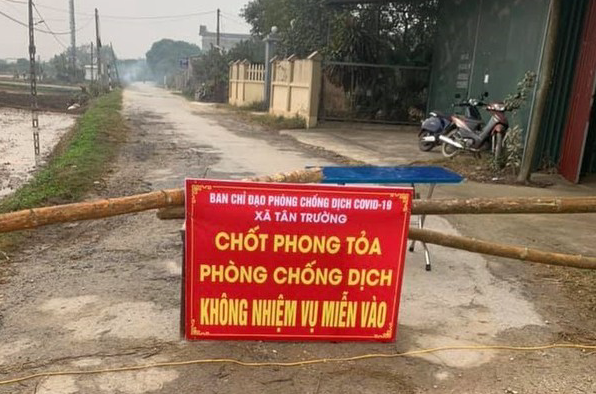 Xã Tân Trường (Cẩm Giàng) bị phong tỏa do liên quan đến các nữ nhân viên nhiễm Covid-19. Nguồn: Vietnamnet.