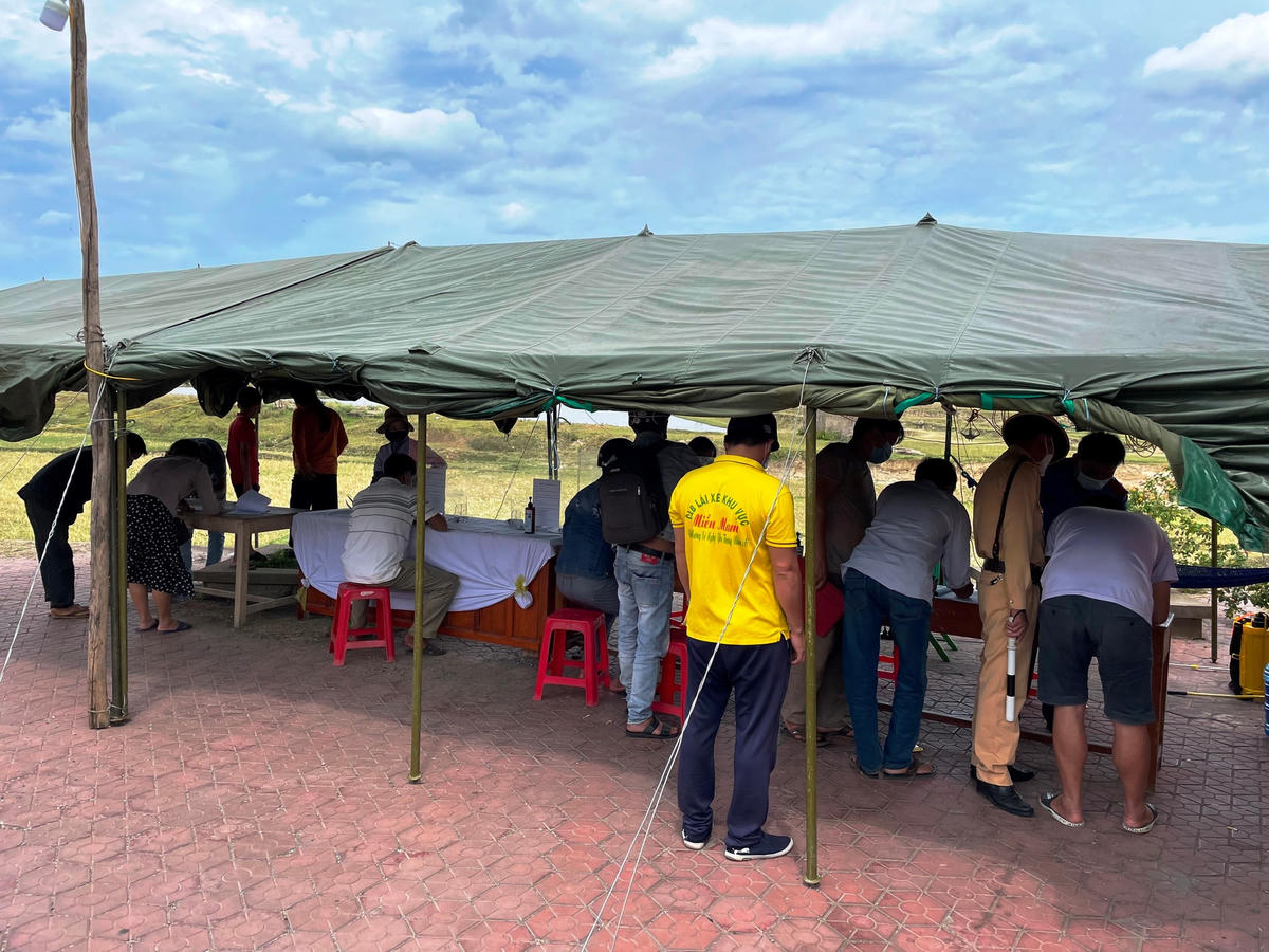 Ngành y tế cảnh báo, người dân không nên tự ý đi phương tiện cá nhân và công cộng về quê. 