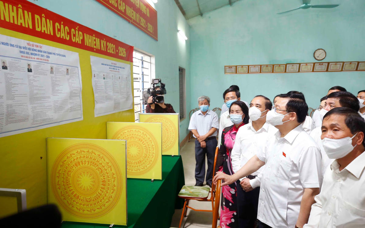 Chủ tịch Quốc hội Vương Đình Huệ kiểm tra công tác chuẩn bị bầu cử