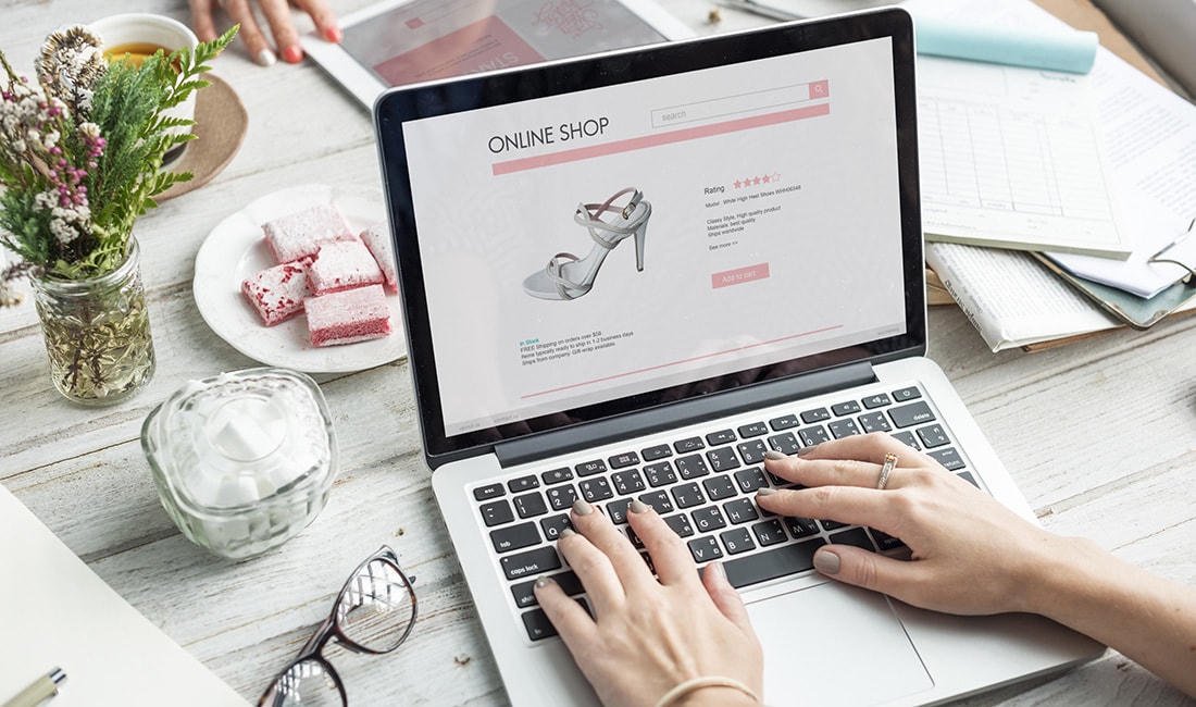 Mua sắm online nhiều lợi ích song cũng tiềm ẩn rủi ro lớn.  