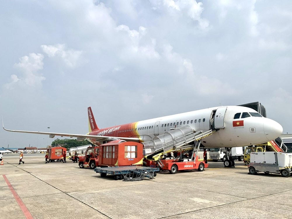 Vietjet cũng đã vận chuyển hàng hóa là các trang thiết bị, vật tư y tế vào Thành phố Hồ Chí Minh để phòng chống dịch. (Ảnh: CTV/Vietnam+).