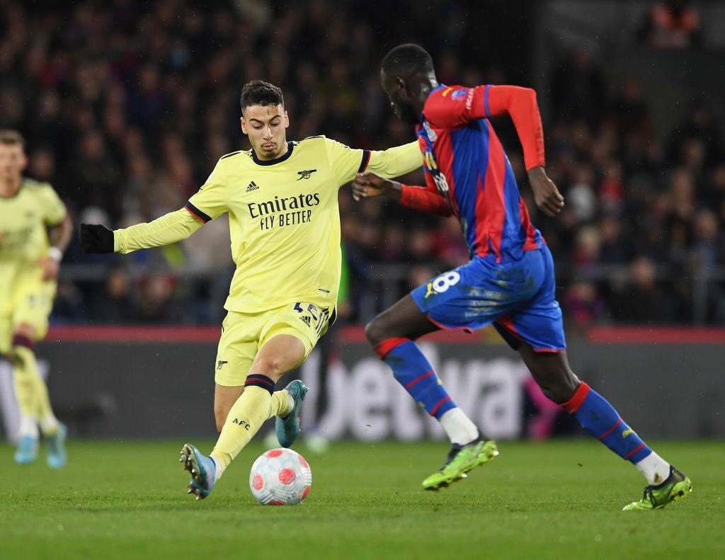 Arsenal (áo vàng) thua tan nát trên sân Crystal Palace.