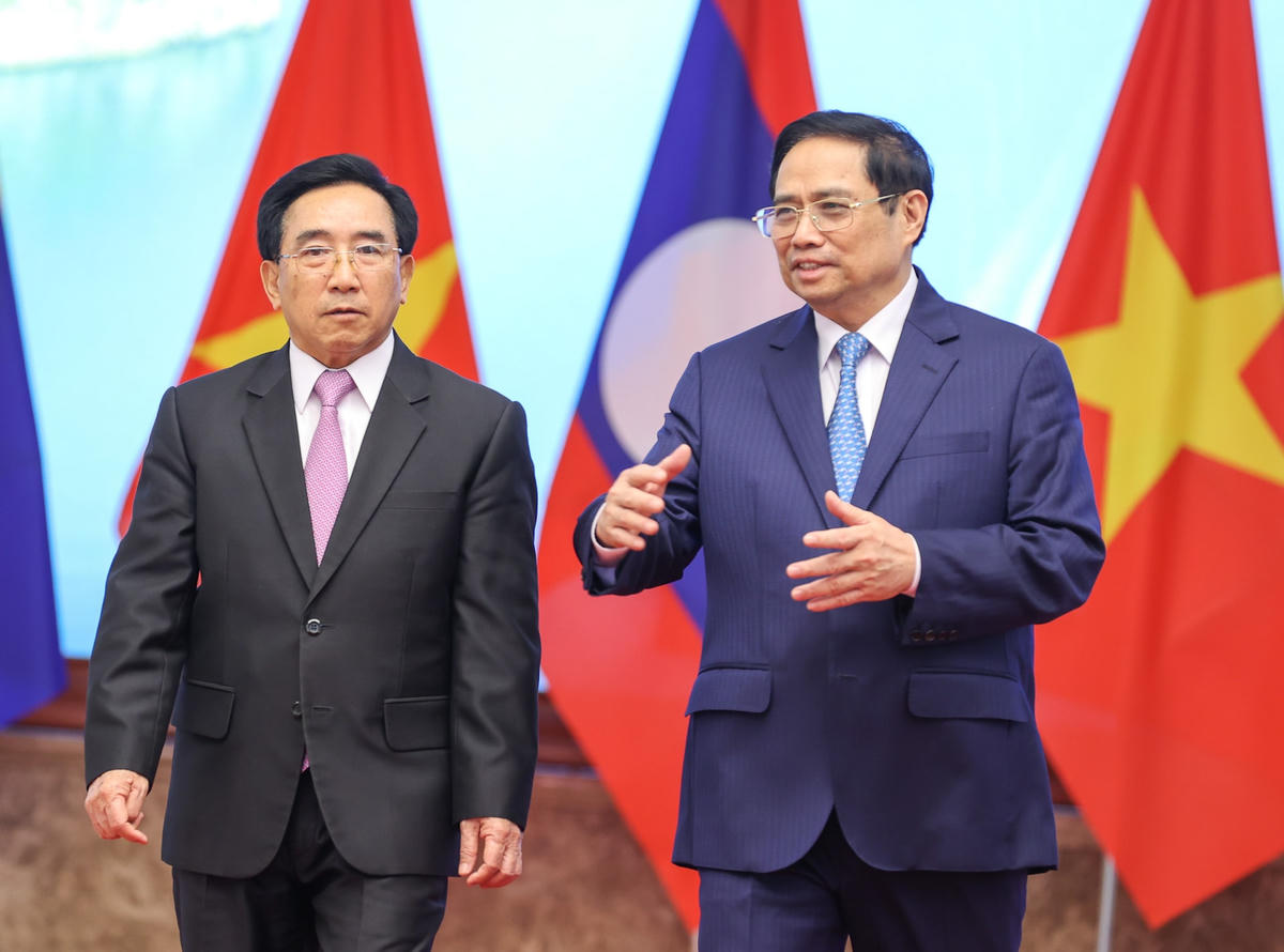Thủ tướng Phạm Minh Chính và Thủ tướng Chính phủ Lào Phankham Viphavanh. Ảnh: Nhật Bắc.