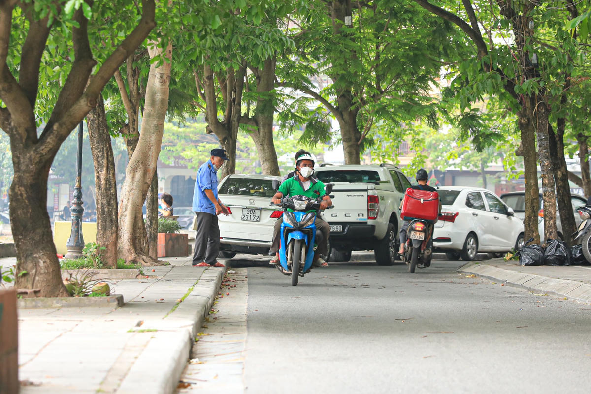 Quận Ba Đình dự kiến tổ chức đi bộ trên đoạn phố Phạm Huy Thông ven bờ hồ từ số 10 Phạm Huy Thông, vòng quanh hồ đến ngã ba Dốc Viện Nhi, số 92 Phạm Huy Thông có chiều dài khoảng 340 m, mặt cắt ngang đường trung bình khoảng 10-13 m.