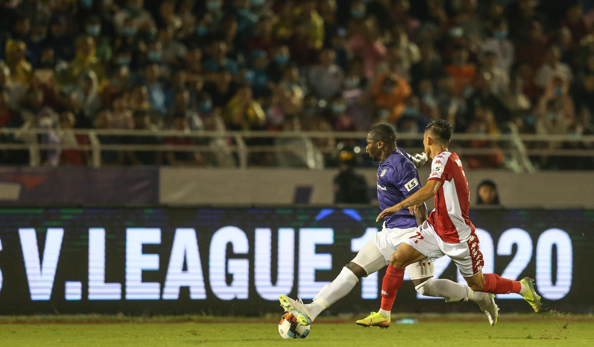 Các cầu thủ cũng như khán giả đang mong ngóng ngày V-League trở lại.