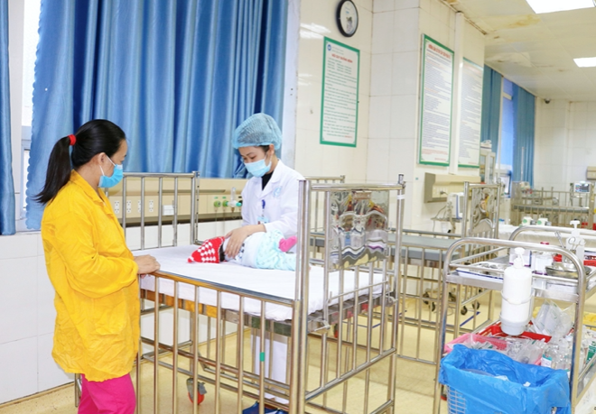 Trường hợp bé trai ở Bắc Giang bị nguy hiểm khi cha mẹ rửa mũi không đúng cách. (Ảnh: BVCC).