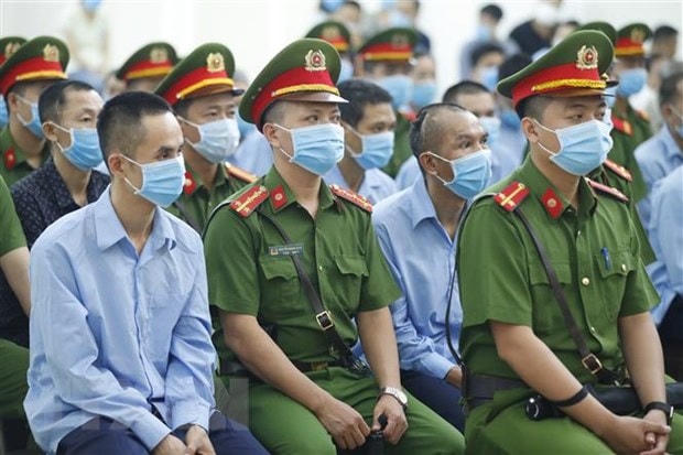 Các bị cáo tại phiên xét xử chiều 8/9. (Ảnh: Doãn Tấn/TTXVN).