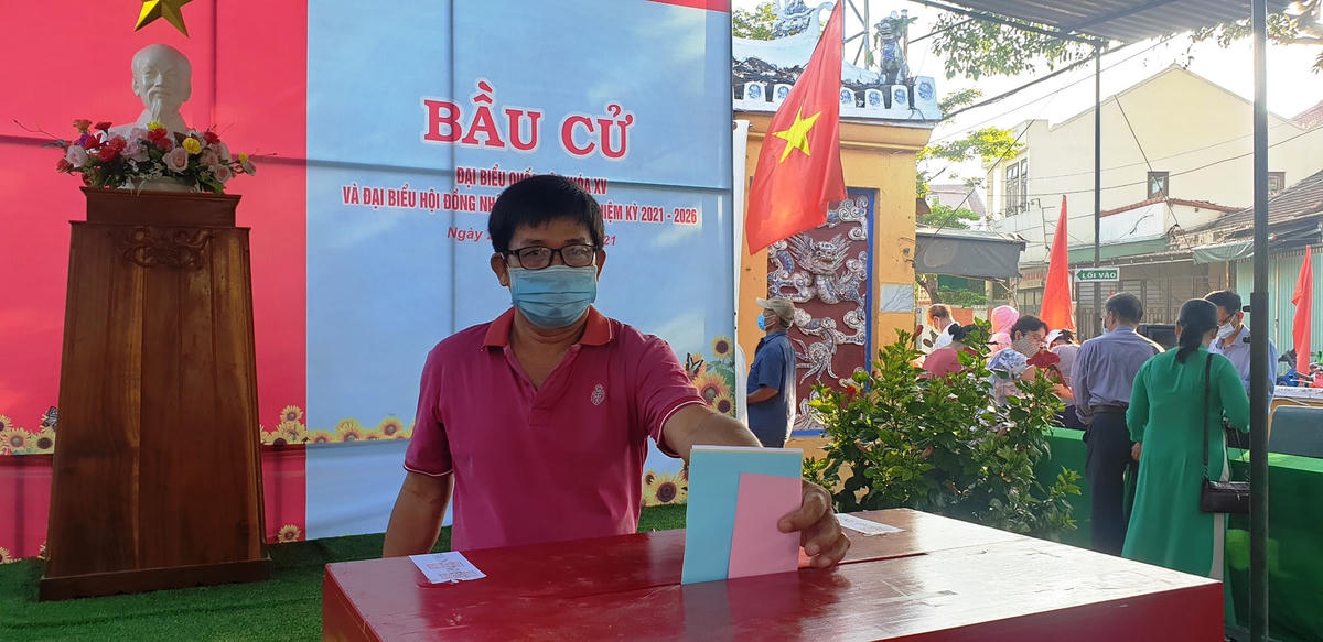 Cử tri ở phường Cẩm Phô, TP Hội An đi bỏ phiếu.