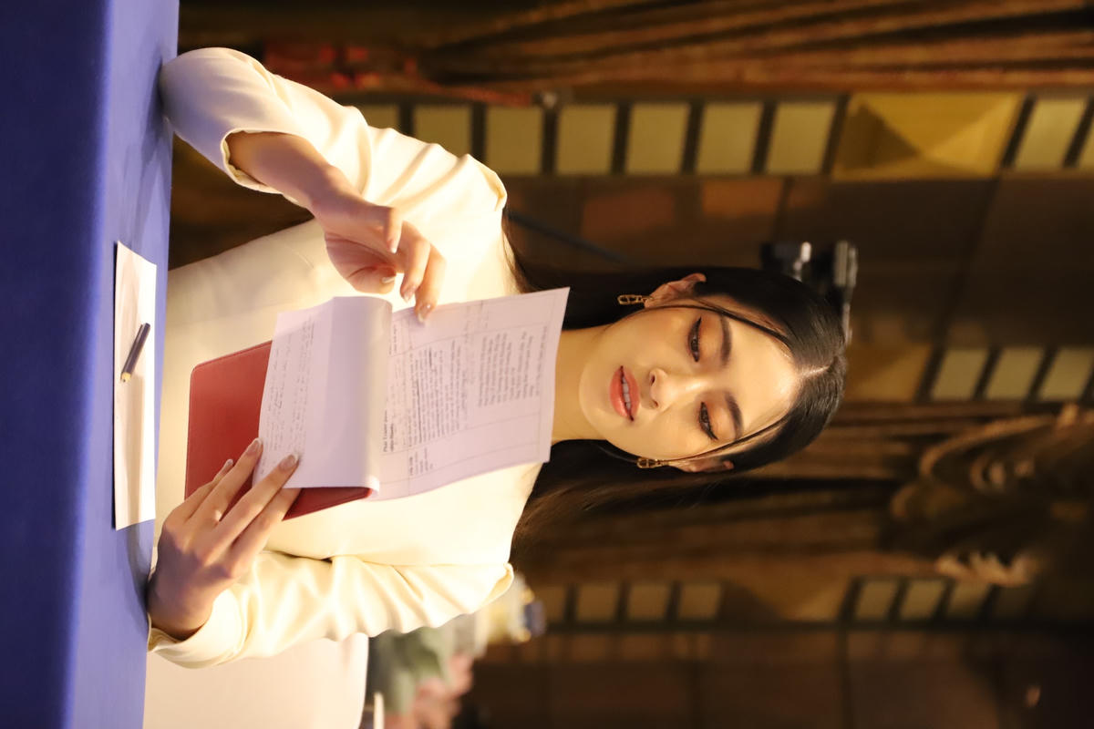 Lương Thùy Linh chiếm trọn 'spotlight' họp báo ra mắt phim 'Bão Ngầm'