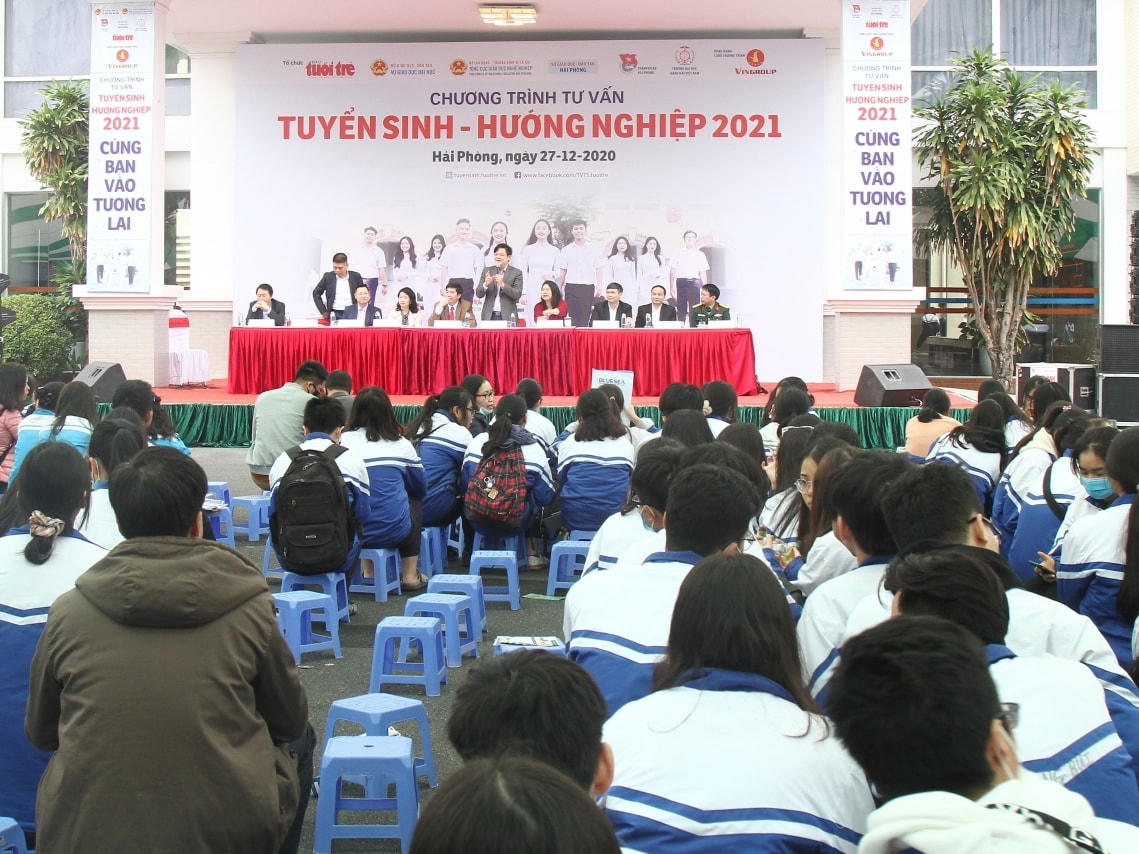 Học sinh THPT Hải Phòng dự Ngày hội tư vấn tuyển sinh hướng nghiệp 2021.