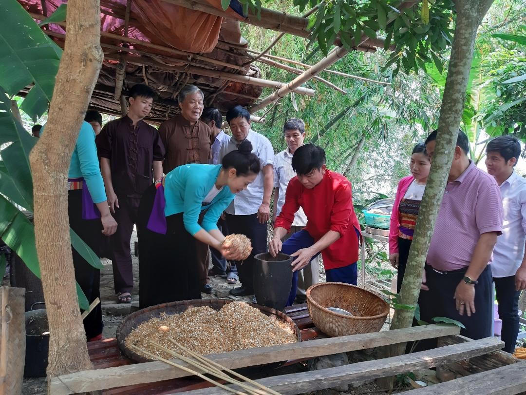 Rượu cần của người Mường