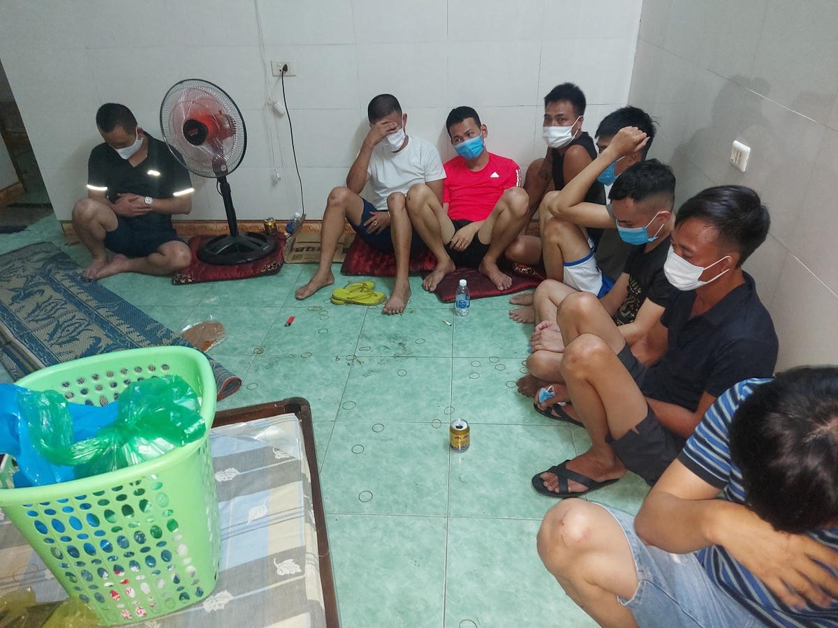 Các đối tượng bị bắt tại trận.