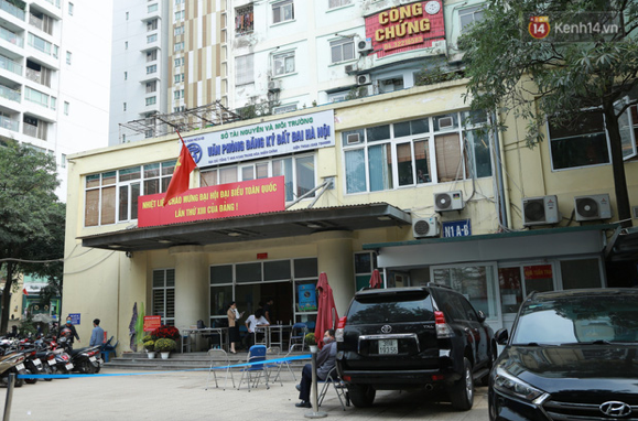 Văn phòng đăng ký đất đai Hà Nội, Nhân Chính, Thanh Xuân được lực lượng chức năng thực hiện các biện pháp khử khuẩn, phòng dịch. Nguồn: Long Quyền.