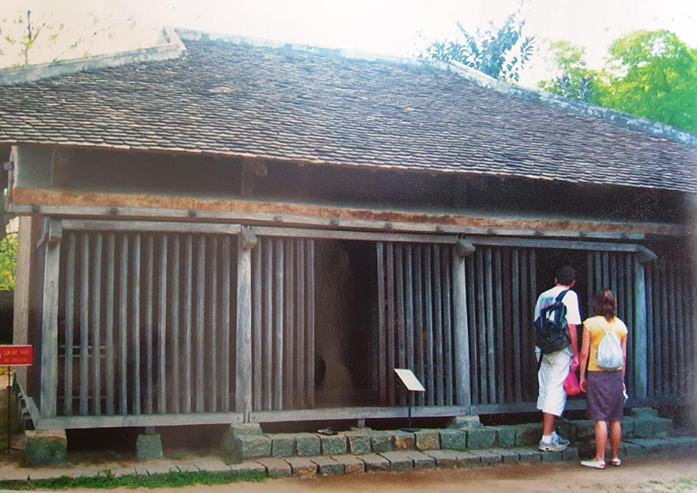 Nhà thang lâm trong khuôn viên nhà Chăm tại Bảo tàng Dân tộc học Việt Nam.