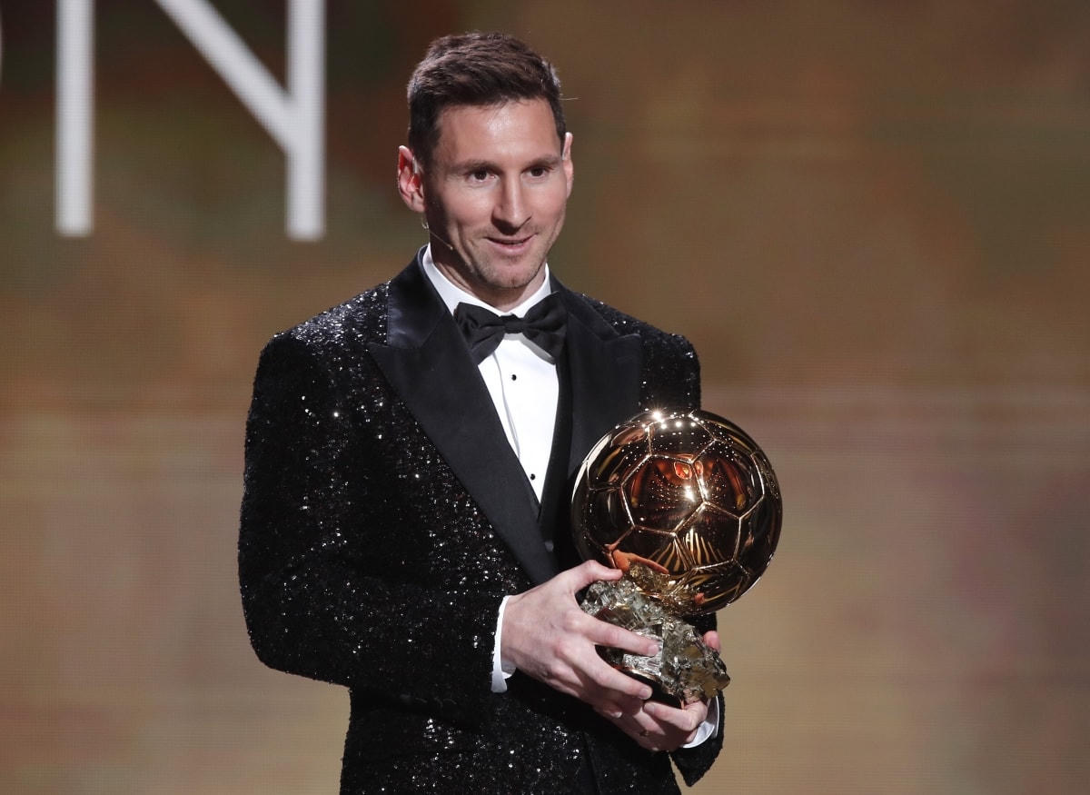 Messi giành Quả bóng Vàng 2021. Ảnh: Reuters.