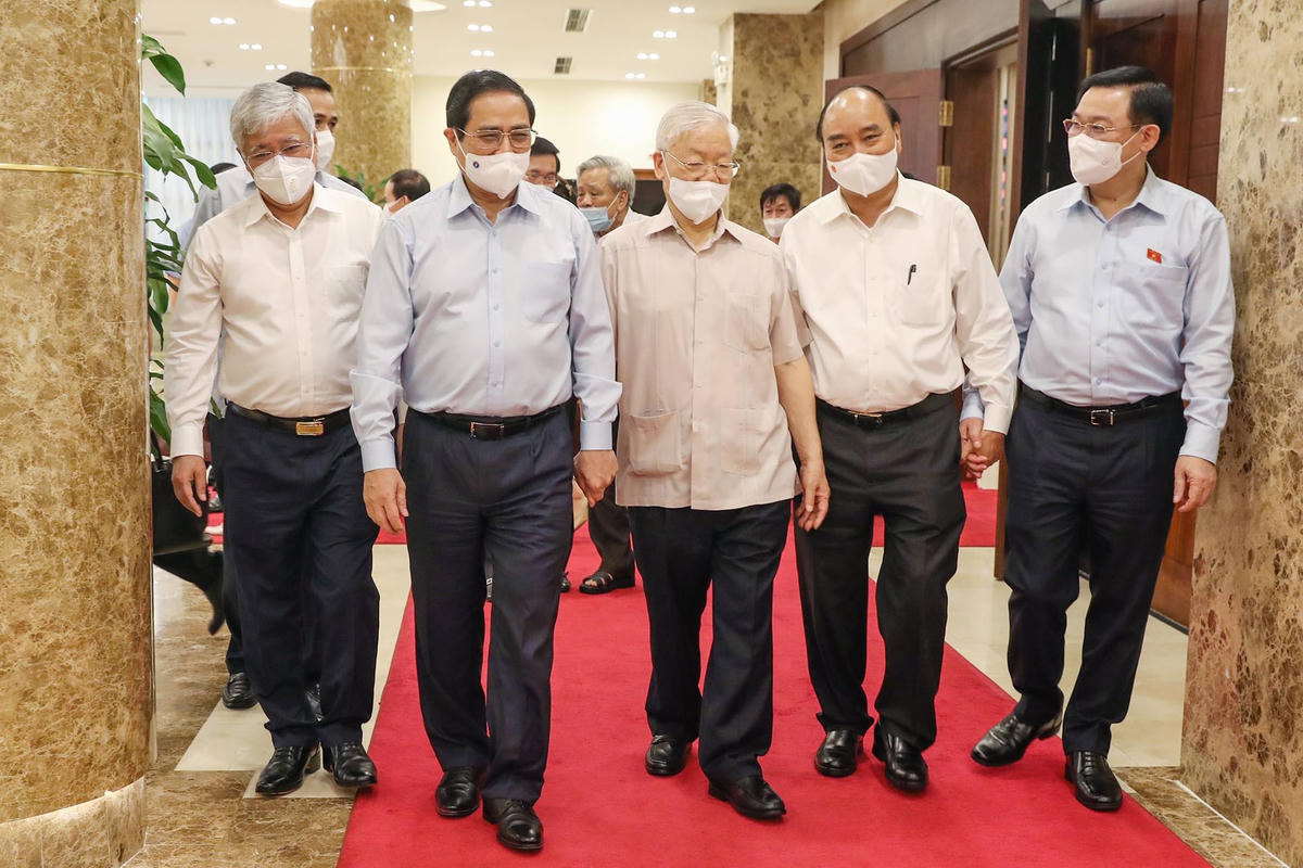 Tổng Bí thư Nguyễn Phú Trọng; Chủ tịch nước Nguyễn Xuân Phúc, Thủ tướng Chính phủ Phạm Minh Chính; Chủ tịch Quốc hội Vương Đình Huệ; Bí thư Trung ương Đảng, Chủ tịch UBTƯ MTTQ Việt Nam Đỗ Văn Chiến tại Hội nghị. Ảnh: Quang Vinh.