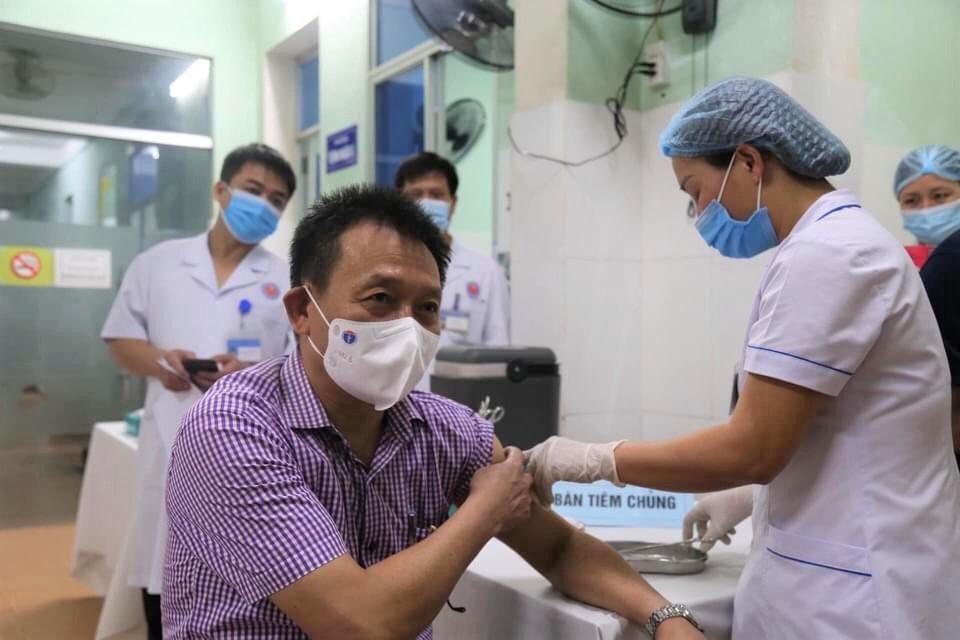 Ưu tiên nhóm đối tượng thuộc diện “tuyến đầu chống dịch”.