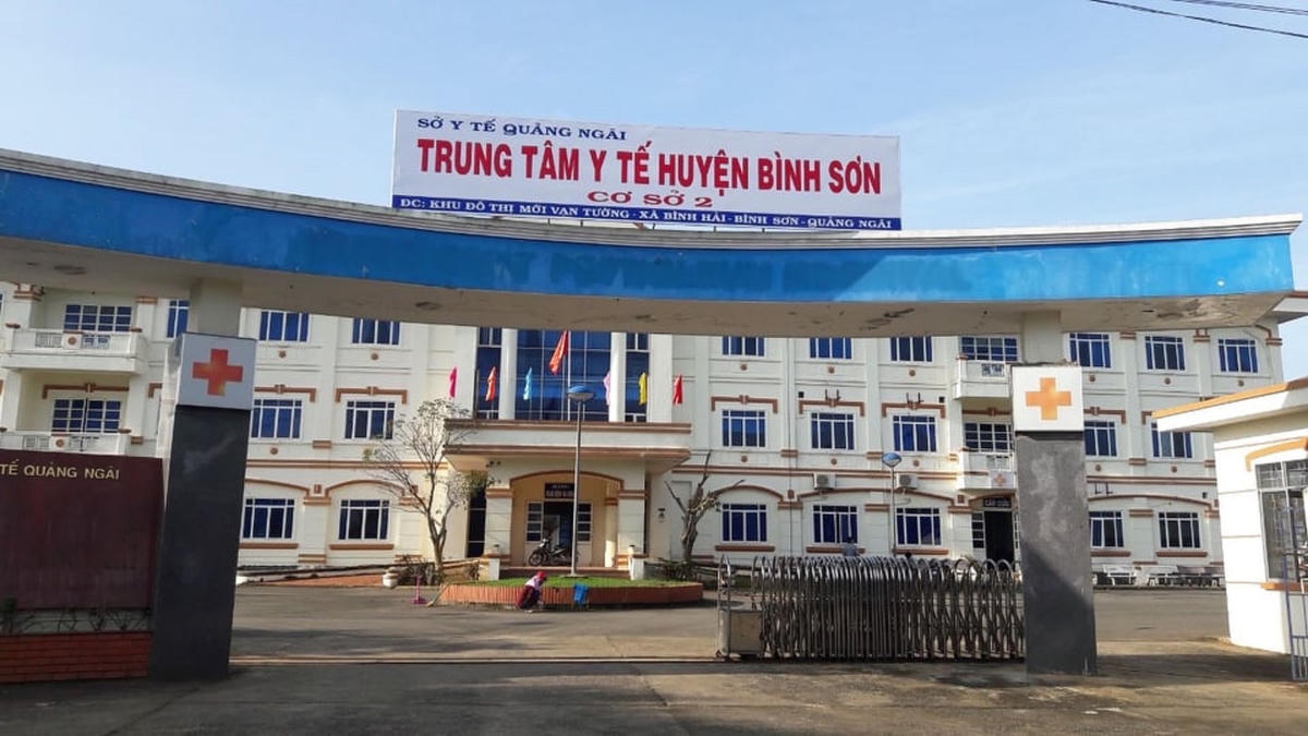Trung tâm Y tế huyện Bình Sơn đang cách ly điều trị bệnh nhân 370.