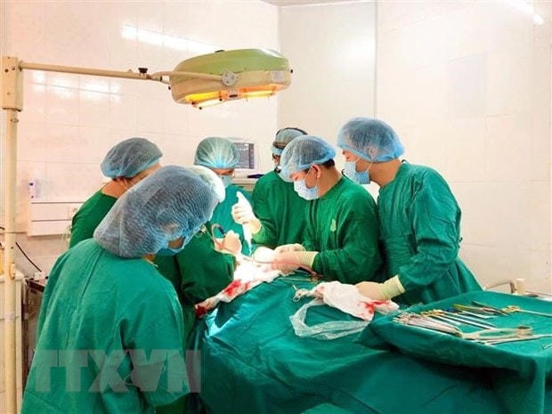 Phẫu thuật khối u nặng gần 3kg trong ổ bụng cụ bà 93 tuổi
