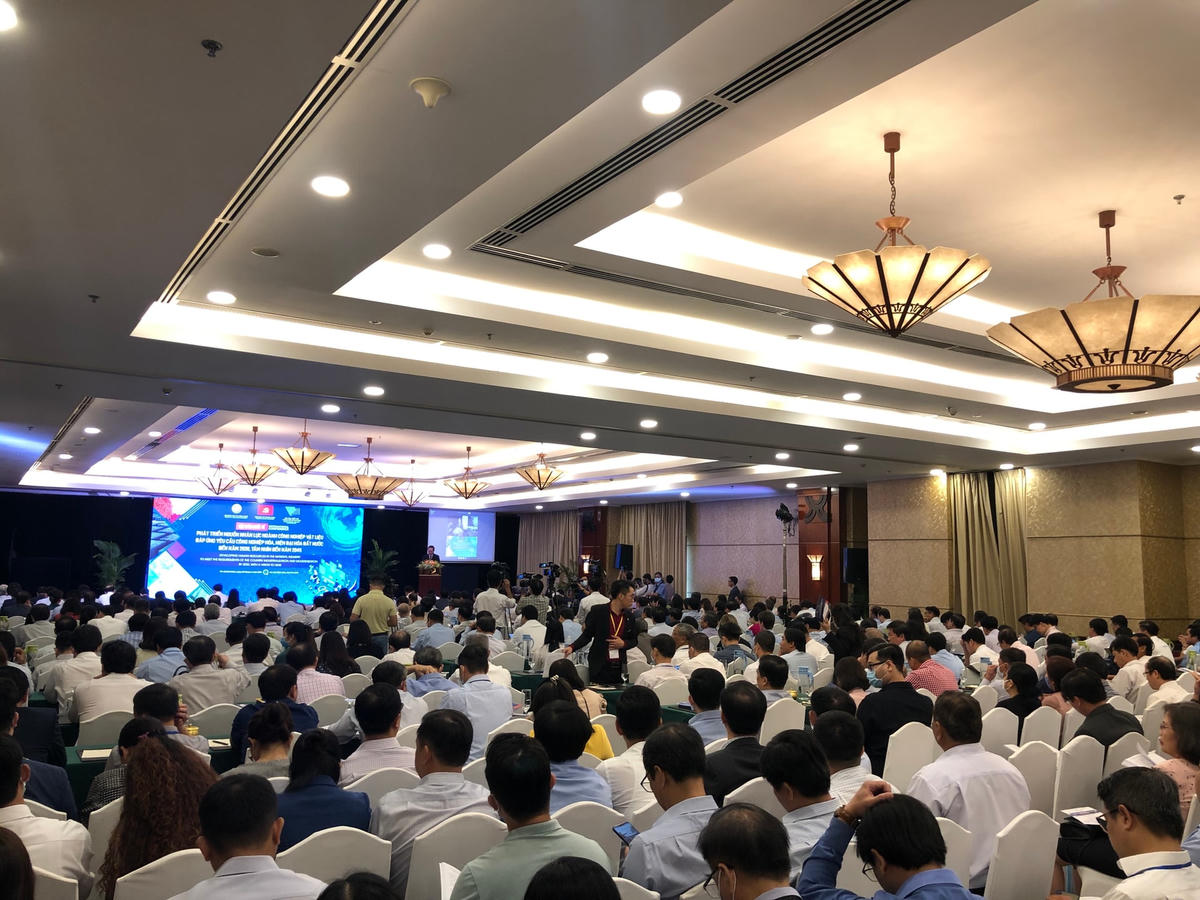 Hội thảo thu hút hơn 200 chuyên gia, nhà nghiên cứu và đại diện các cơ quan nghiên cứu, quản lý nhà nước về lĩnh vực công nghiệp vật liệu.