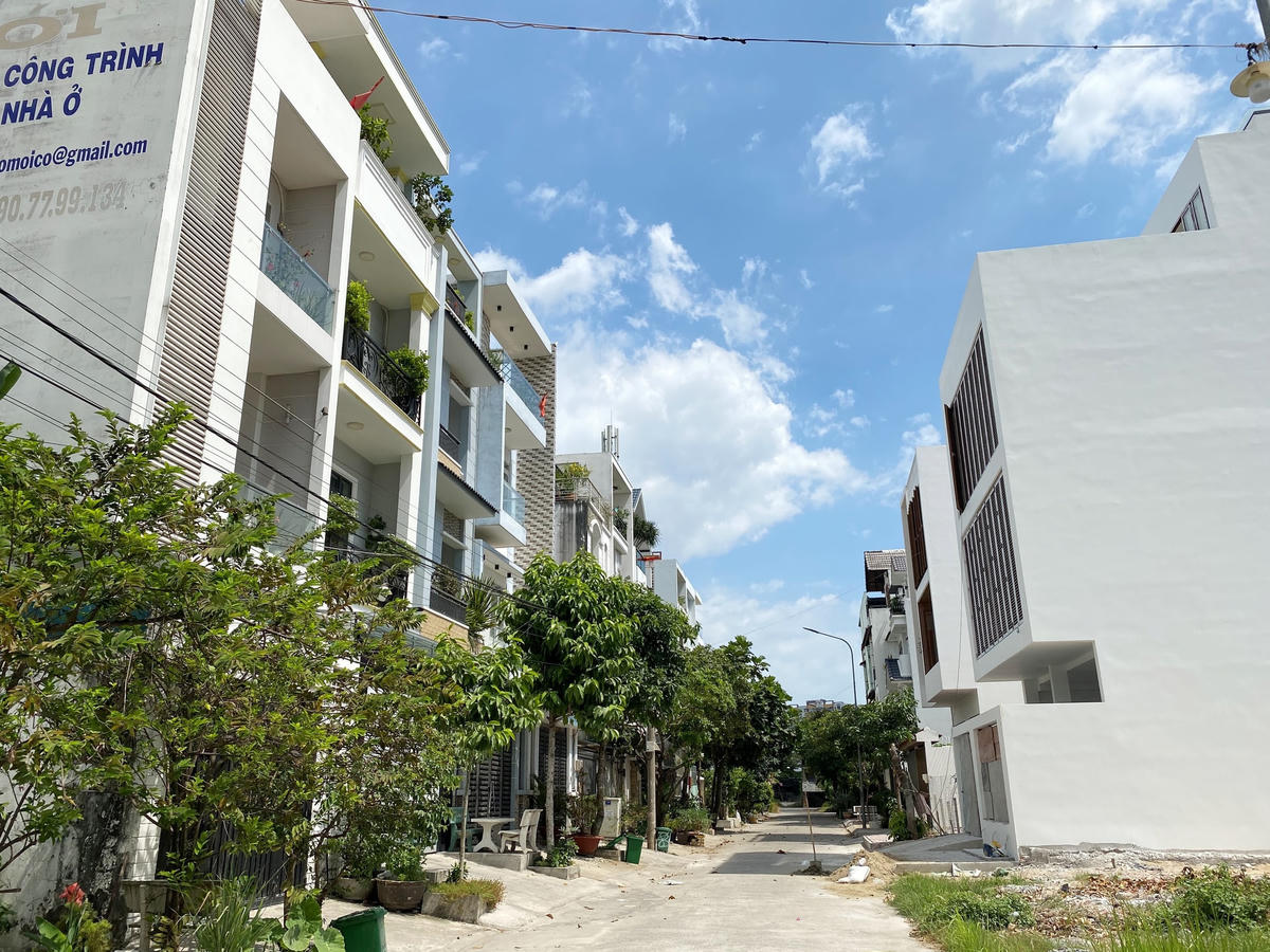 Giá nhà tại TP HCM vẫn "neo" ở mức cao và chưa có dấu hiệu hạ nhiệt .(Ảnh: Đại Việt).