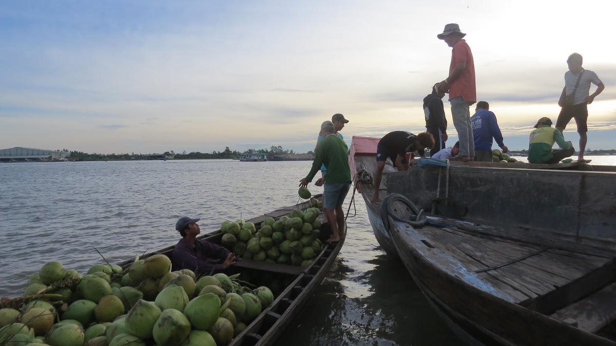 Thương hồ bên dòng Mê Kông