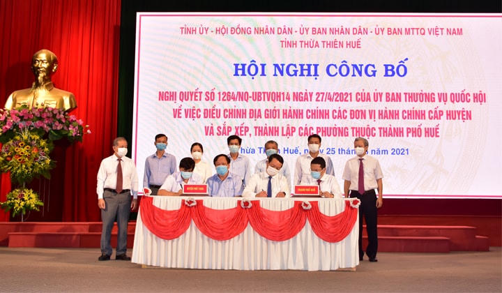 Các địa phương thực hiện ký bàn giao theo nội dung Nghị quyết của Ủy ban Thường vụ Quốc hội.