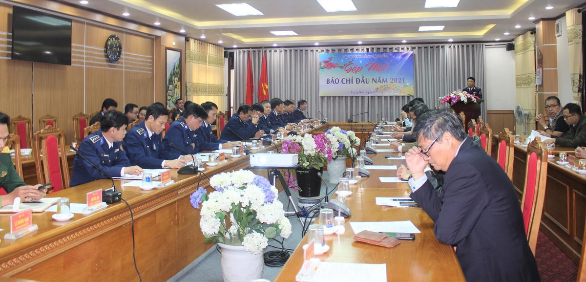 Quang cảnh gặp mặt báo chí khu vực miền Trung.