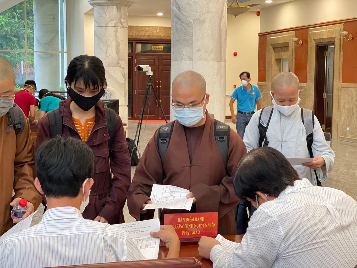 Những ngày qua, Phật giáo ở nhiều địa phương đã tích cực chung tay công tác phòng, chống dịch và hỗ trợ người dân gặp khó khăn .