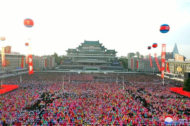 Ông Kim Jong-un nhấn mạnh rằng Triều Tiên đang xây dựng năng lực quân sự như một biện pháp răn đe, và khẳng định Bình Nhưỡng chỉ tấn công “đáp trả” hành động khiêu khích. Ông cũng gửi lời chúc người dân Hàn Quốc sớm hồi phục sau đại dịch Covid-19.