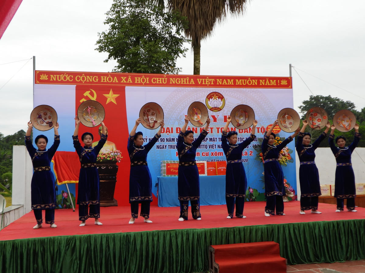 Văn nghệ chào mừng.