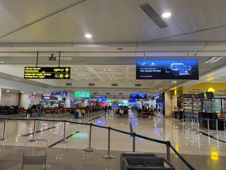 Sự vắng vẻ, đìu hiu của nhà ga sân bay những ngày cuối năm do ảnh hưởng bởi đại dịch Covid-19.
