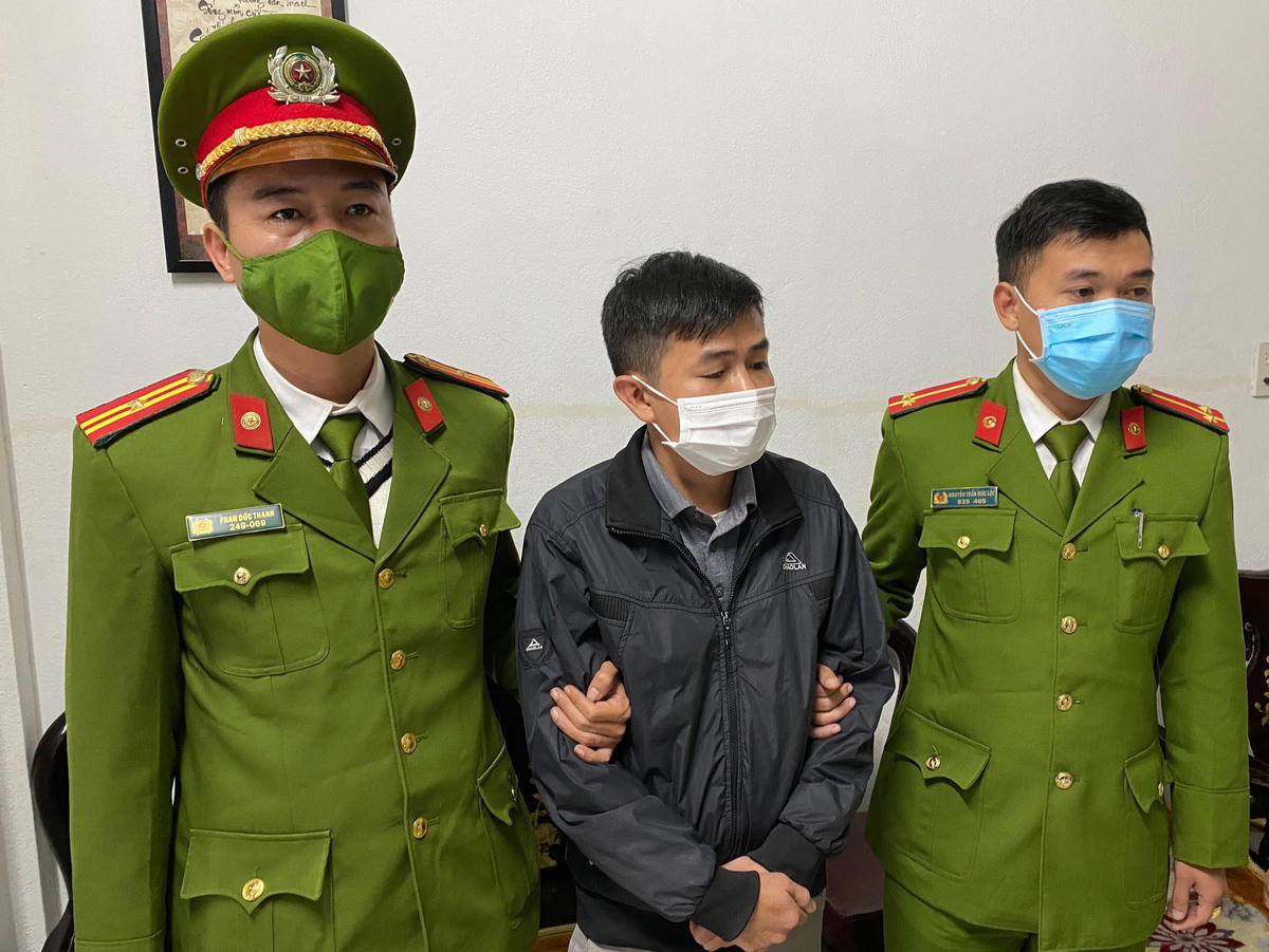 Cơ quan Công an bắt giữ đối tượng Lê Vĩnh Phong. Ảnh: Công an cung cấp.